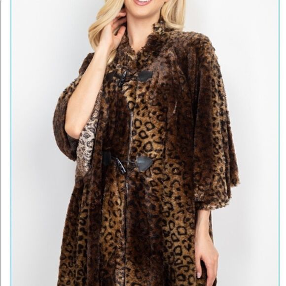 SALE! NWT Beautiful Leopard Light Coat. - Picture 2 of 3